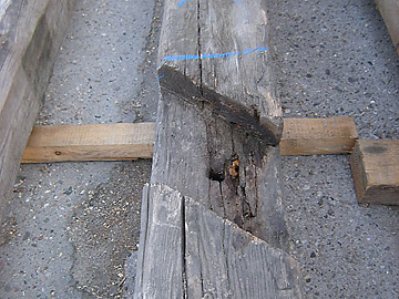 Drewno z rozbiórki z zaciosem bocznym