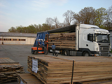 Drewno rozbiórkowe odbieramy własnym transportem - Alest Sp. z o.o.